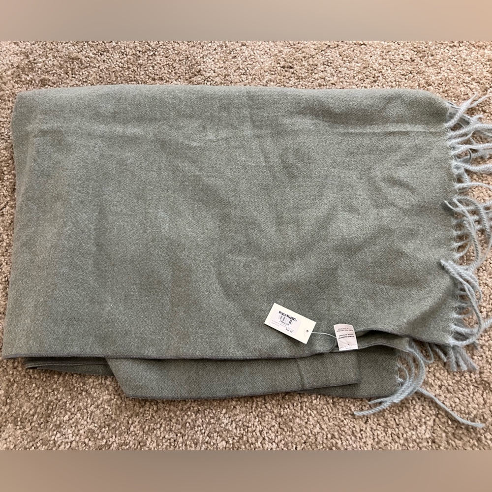 *NEW* Women’s scarf